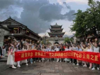 �T������-�����������չ